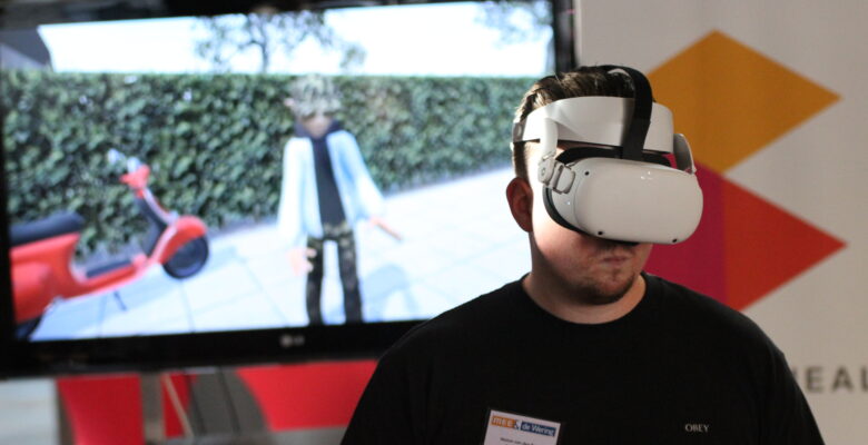 Demo Virtual Reality toepassing 'Re:ACt' bewustwording messengeweld jongeren io Mee & de Wering