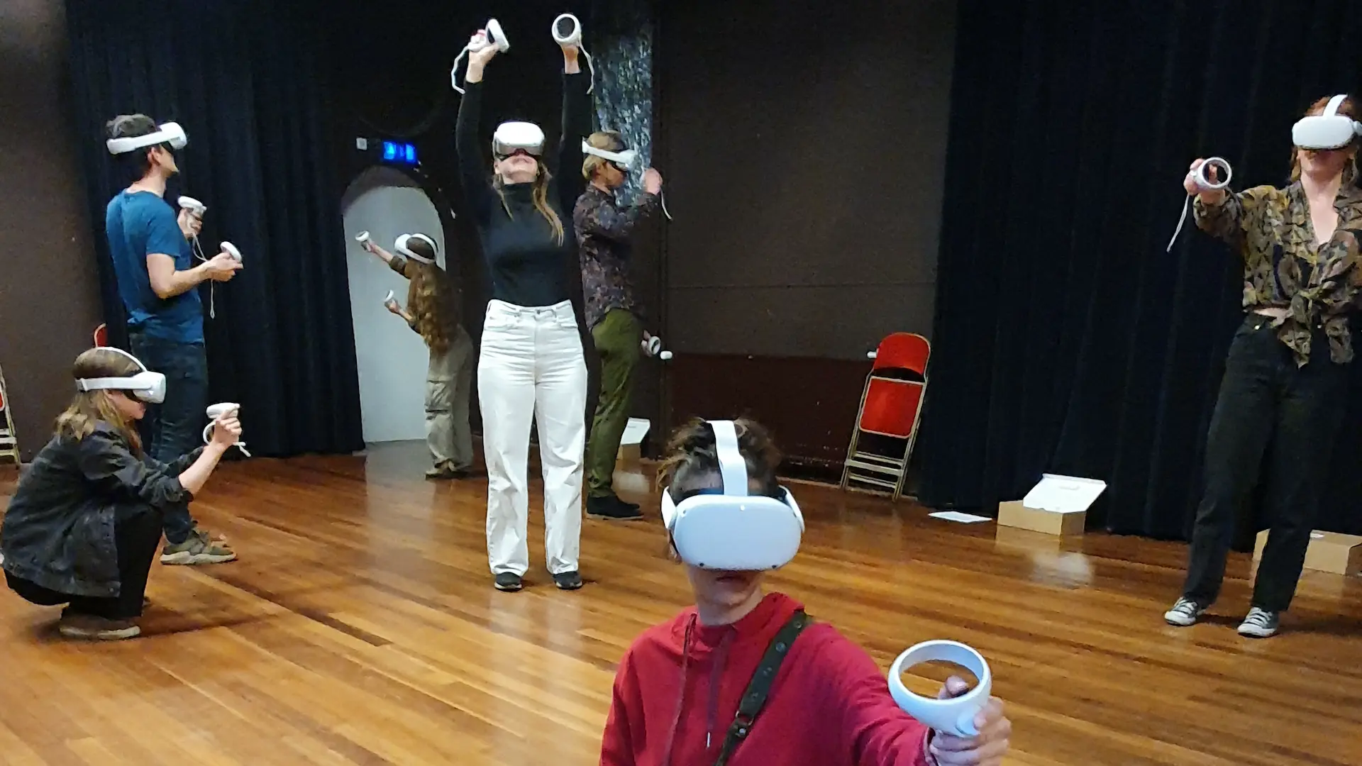Virtual reality dans voorstelling theater Tilburg Immortal Game 
Grenzeloos, samenwerken, 
leren & spelen 
in Virtual Reality